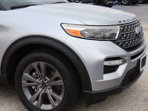 Used 2023 Ford Explorer XLT w/ Equipment Group 202A image 6