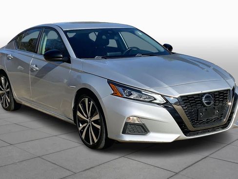 Used 2022 Nissan Altima 2.5 SR image 2