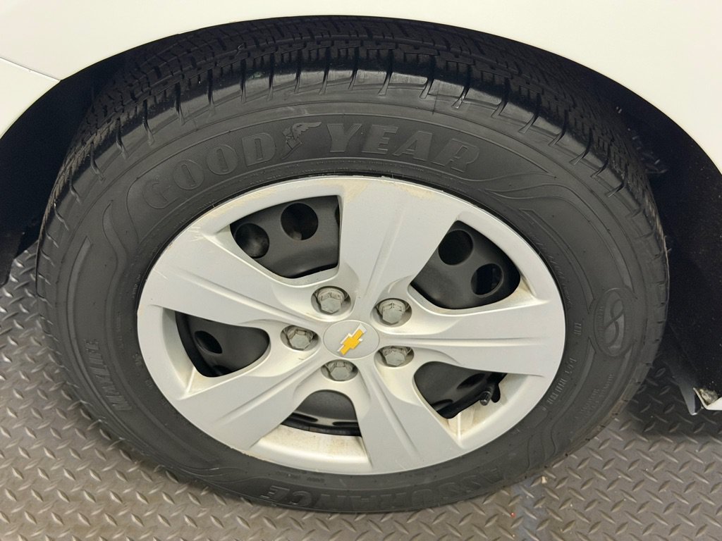 Used 2017 Chevrolet Cruze LS FWD image 18
