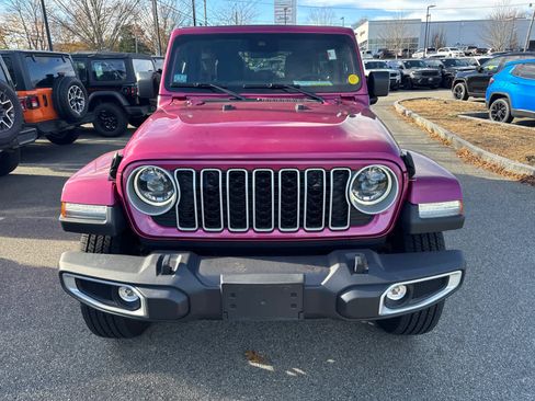 Used 2024 Jeep Wrangler Sahara image 9