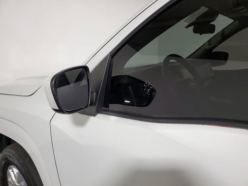 Used 2022 Nissan Frontier SV image 28