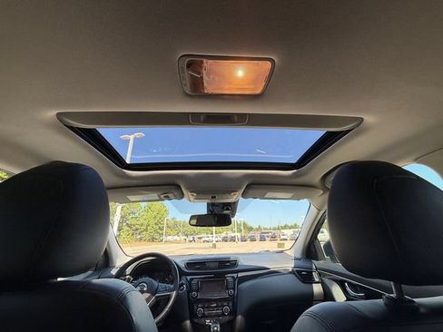 Used 2019 Nissan Rogue Sport SL w/ Premium Package FWD image 30