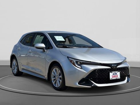 Used 2025 Toyota Corolla SE w/ SE Package FWD image 4