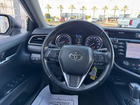 Used 2020 Toyota Camry SE FWD image 9