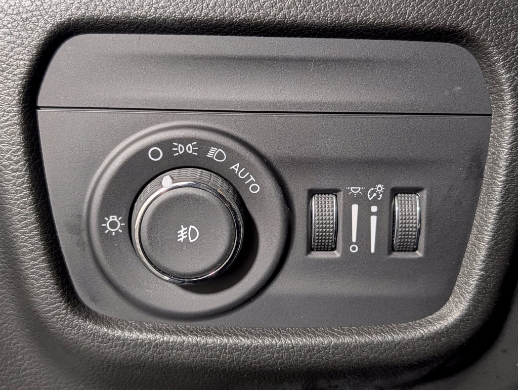 Used 2022 Jeep Grand Cherokee Limited w/ Luxury Tech Group II RWD image 30