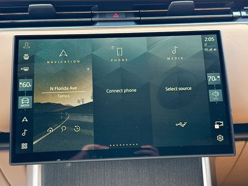 Used 2025 Land Rover Range Rover SE image 29