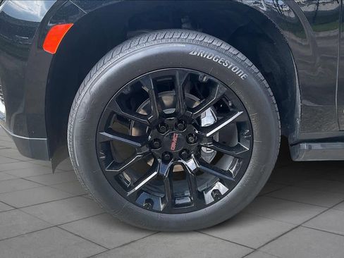 Certified 2024 GMC Yukon XL Denali image 9