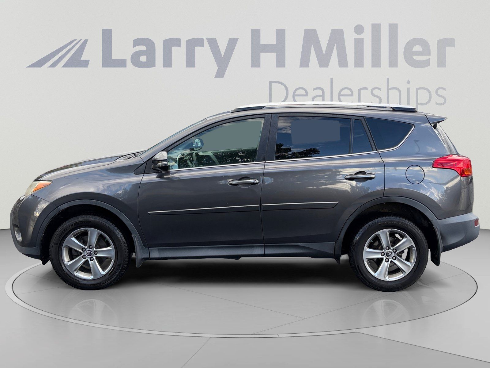 Used 2015 Toyota RAV4 XLE AWD/4WD image 2