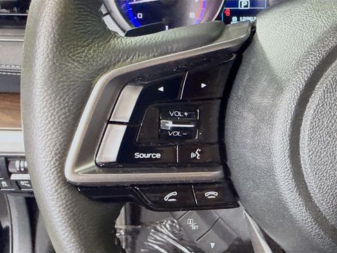 Used 2018 Subaru Outback 2.5i Touring AWD/4WD image 14