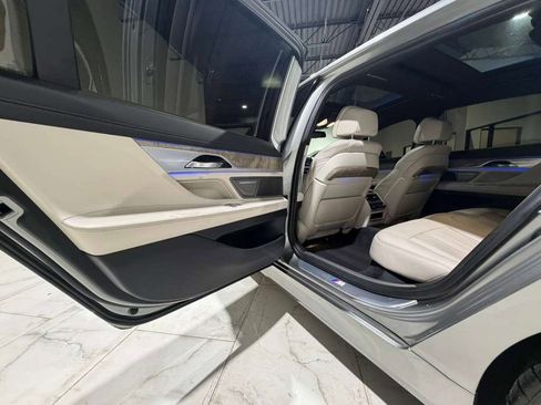 Used 2020 BMW 750i xDrive w/ Executive Package image 11