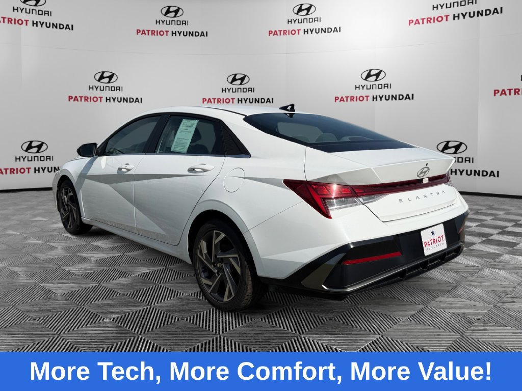 Used 2025 Hyundai Elantra SEL FWD image 5