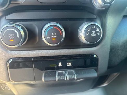 Used 2022 RAM 1500 Big Horn AWD/4WD image 40