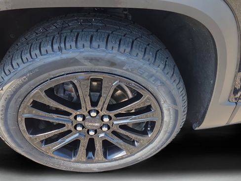 Certified 2023 GMC Acadia SLE w/ Driver Convenience Package FWD image 30