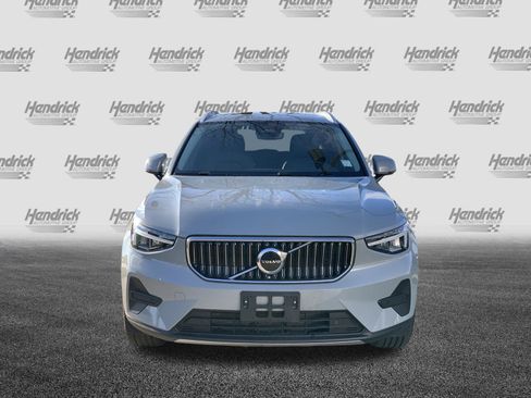 Used 2025 Volvo XC40 B5 Core image 3