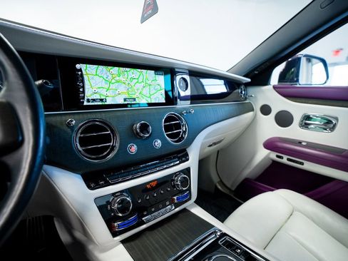 Used 2022 Rolls-Royce Ghost w/ Ghost Package AWD/4WD image 31