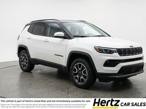 Used 2025 Jeep Compass Trailhawk image 1