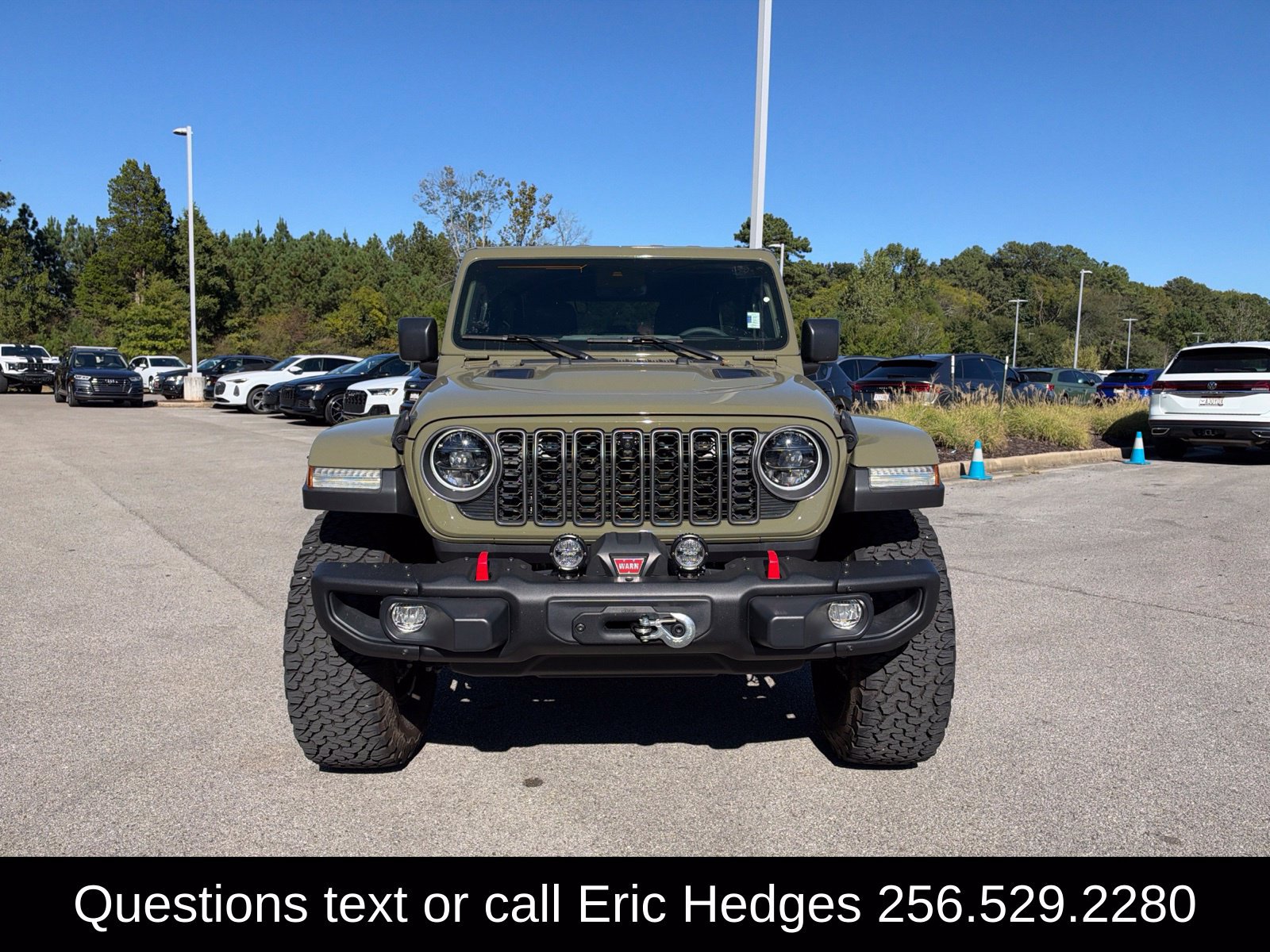 Used 2025 Jeep Wrangler Unlimited Rubicon AWD/4WD image 2