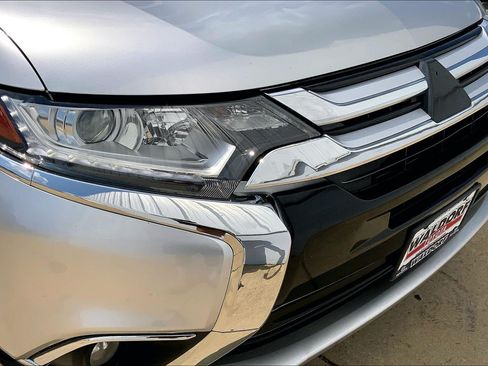 Used 2018 Mitsubishi Outlander SE FWD image 35
