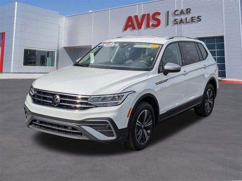 Used 2024 Volkswagen Tiguan SE image 1