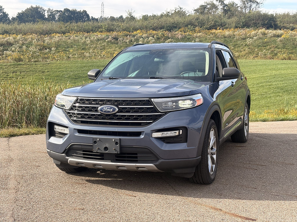 Used 2021 Ford Explorer XLT w/ Equipment Group 202A AWD/4WD image 1