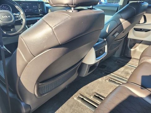 Used 2022 Kia Carnival LX image 14