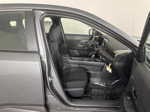 New 2025 Nissan Kicks SR image 10