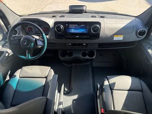 Used 2025 Mercedes-Benz Sprinter 2500 image 20