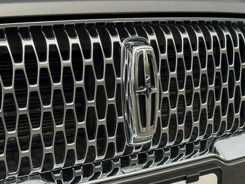 Used 2022 Lincoln Corsair AWD w/ Premium Package image 9