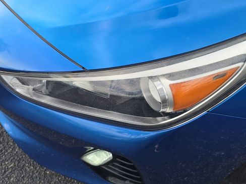 Used 2018 Hyundai Elantra GT image 9