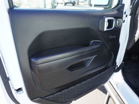 Used 2022 Jeep Gladiator Sport image 15