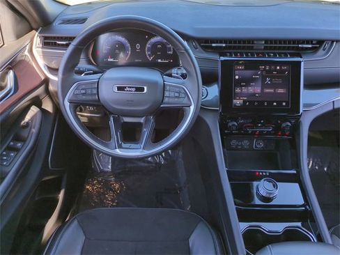 Used 2022 Jeep Grand Cherokee L Laredo image 15