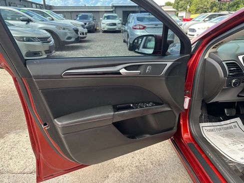 Used 2014 Ford Fusion SE FWD image 11