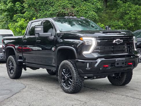 Used 2025 Chevrolet Silverado 2500 LTZ w/ LTZ Plus Package AWD/4WD image 9