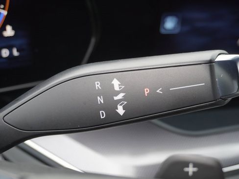 Used 2025 Chevrolet Suburban RST image 23