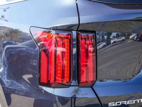 Certified 2024 Kia Sorento SX Prestige AWD/4WD image 9