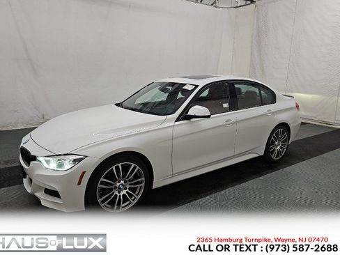 Used 2018 BMW 340i xDrive Sedan w/ Premium Package Essential AWD/4WD image 4