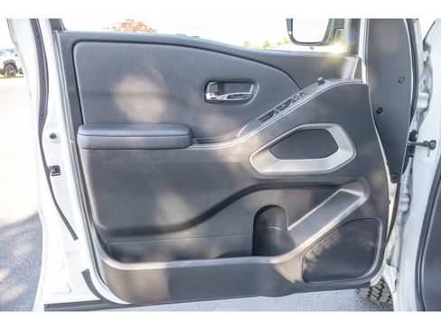 Used 2024 Nissan Frontier SV w/ SV Convenience Package AWD/4WD image 18