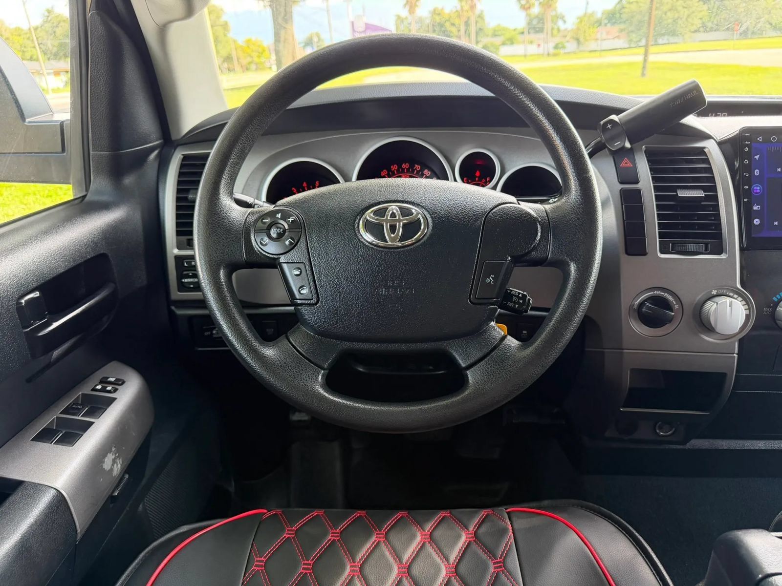 Used 2013 Toyota Tundra 4x4 CrewMax w/ Tow Pkg image 12