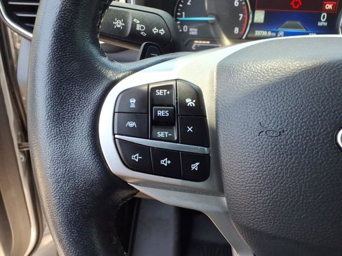 Used 2021 Ford Explorer XLT w/ Equipment Group 202A RWD image 12