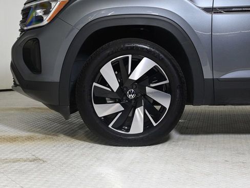 Used 2025 Volkswagen Atlas Cross Sport SE w/ Panoramic Sunroof Package image 23