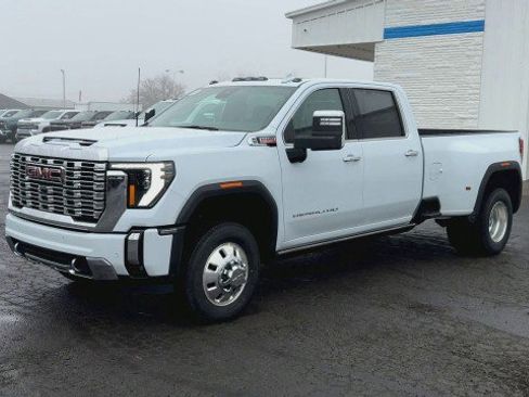 New 2026 GMC Sierra 3500 Denali w/ Denali Reserve Package image 4