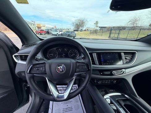 Used 2024 Buick Enclave Essence image 12