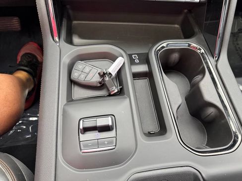 Used 2024 GMC Sierra 2500 AT4 w/ AT4 Preferred Package AWD/4WD image 18