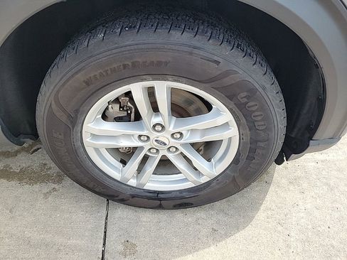 Used 2022 Ford Explorer XLT image 30