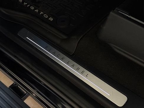 Used 2025 Lincoln Navigator Black Label AWD/4WD image 12