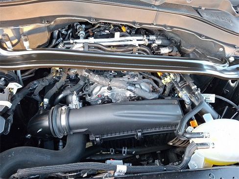 Used 2025 Ford Explorer ST-Line w/ ST-Line Street Pack image 28