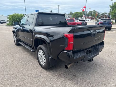 Used 2025 Toyota Tacoma SR5 AWD/4WD image 5