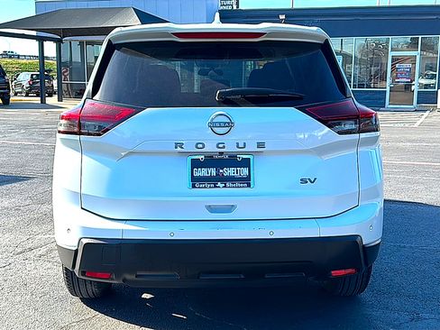 Used 2024 Nissan Rogue SV image 7