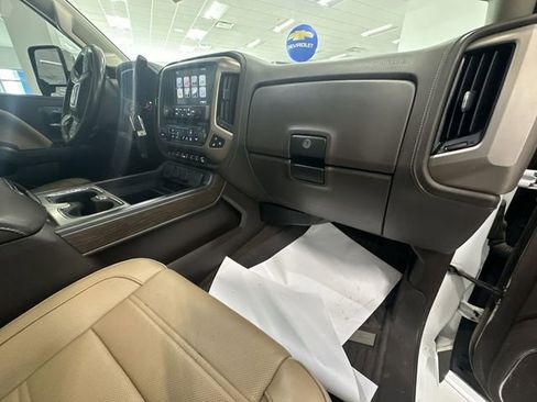 Used 2018 GMC Sierra 2500 Denali image 32