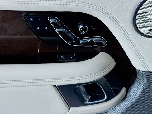 Used 2019 Land Rover Range Rover HSE image 23